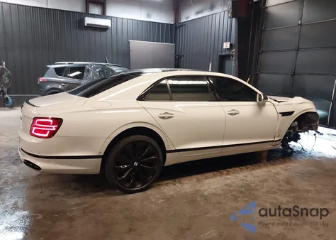 2022 Bentley Flying Spur V8 z USA, uszkodzony, nr VIN SCBBG6ZG6NC091386